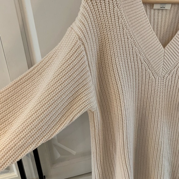 Aritzia Wilfred Merino Wool Vneck Sweater - Picture 5 of 8